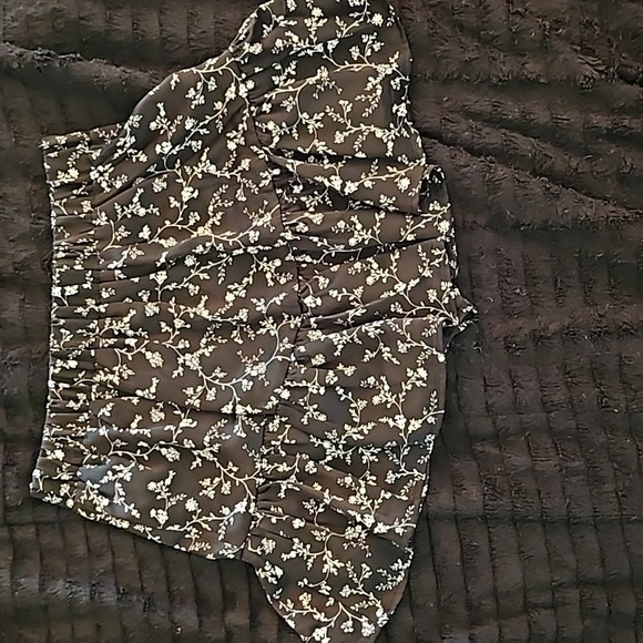 F21 SM Black and White Floral Ruffle Skort - Picture 7 of 7